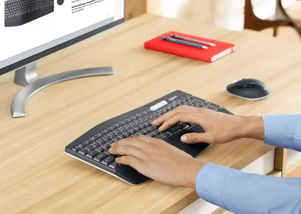 Logitech MK850 Performance Wireless Keyboard and Mouse Combo